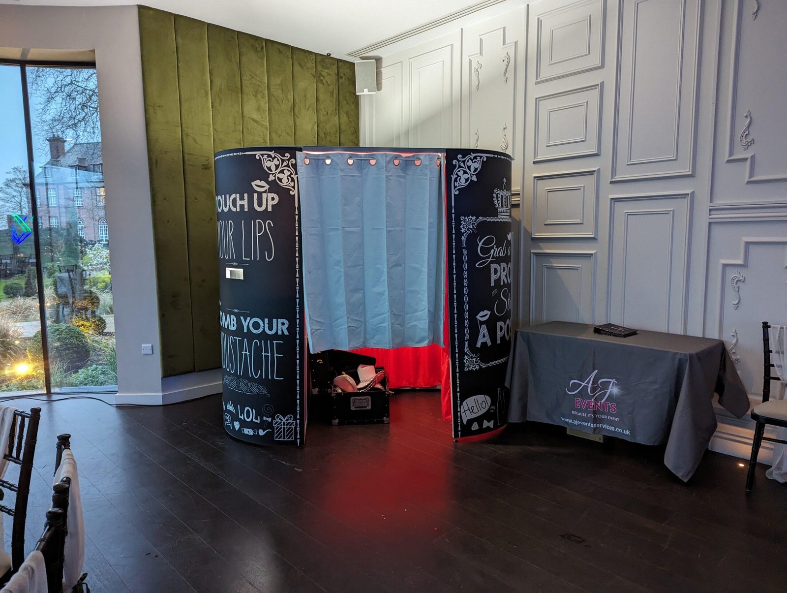 Classic Oval style photo booth at sant ffraed house